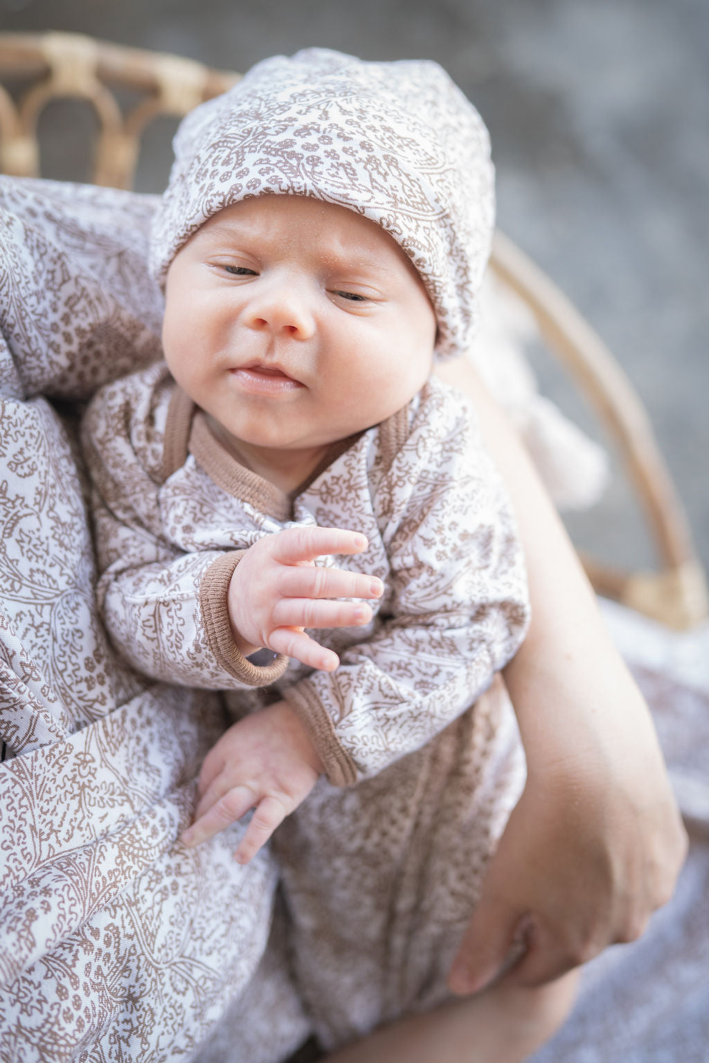 Newborn receiving outlet set